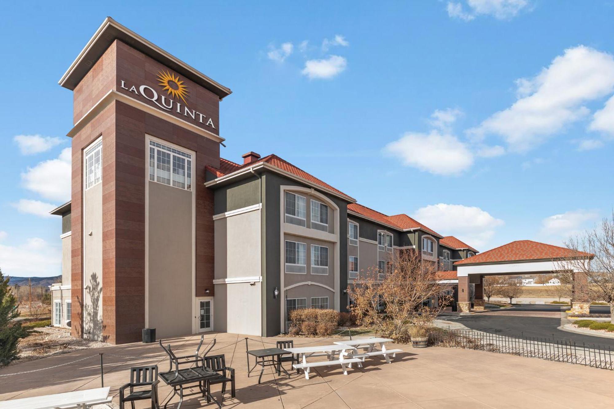 La Quinta Inn & Suites By Wyndham Loveland Estes Park Exterior photo