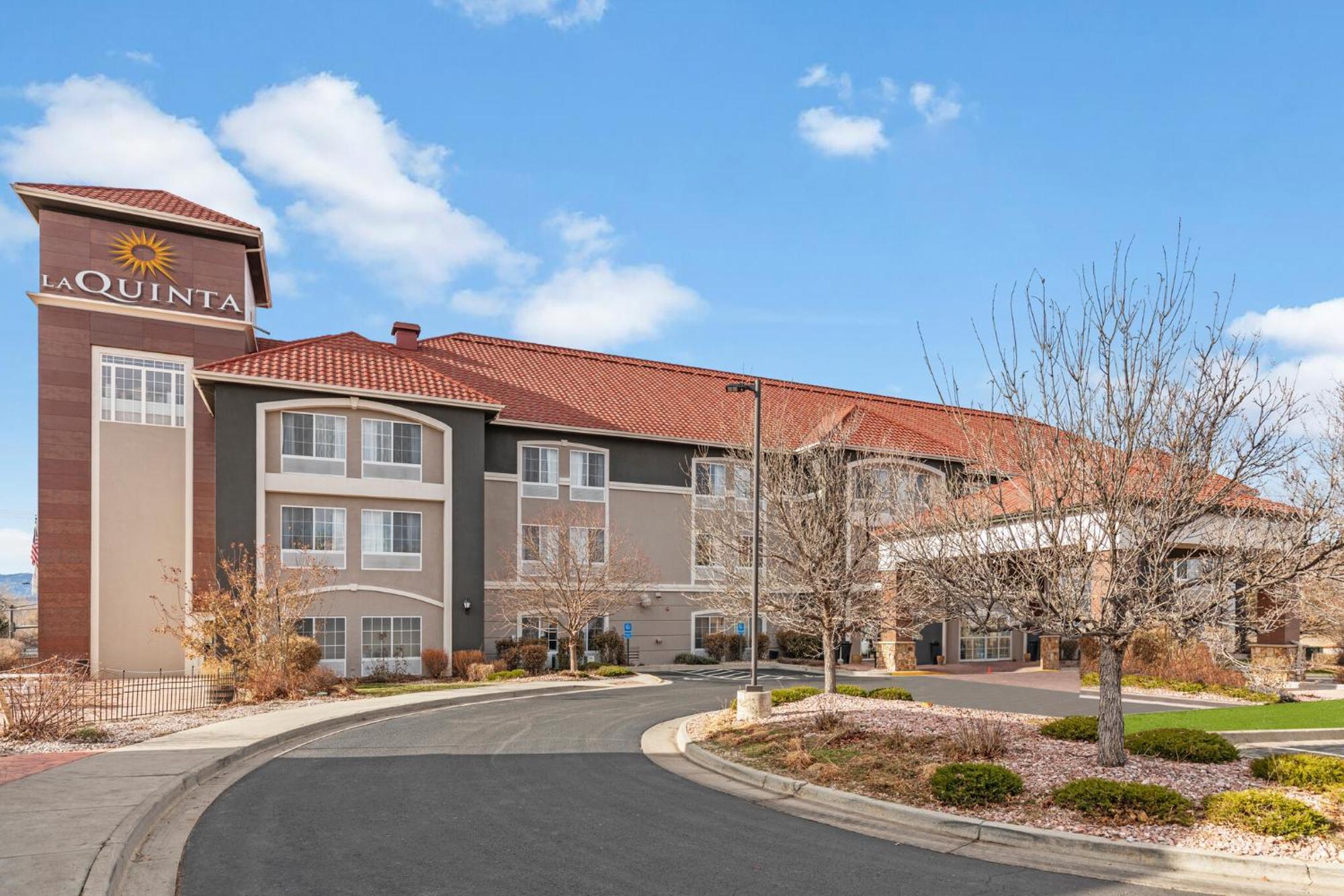 La Quinta Inn & Suites By Wyndham Loveland Estes Park Exterior photo